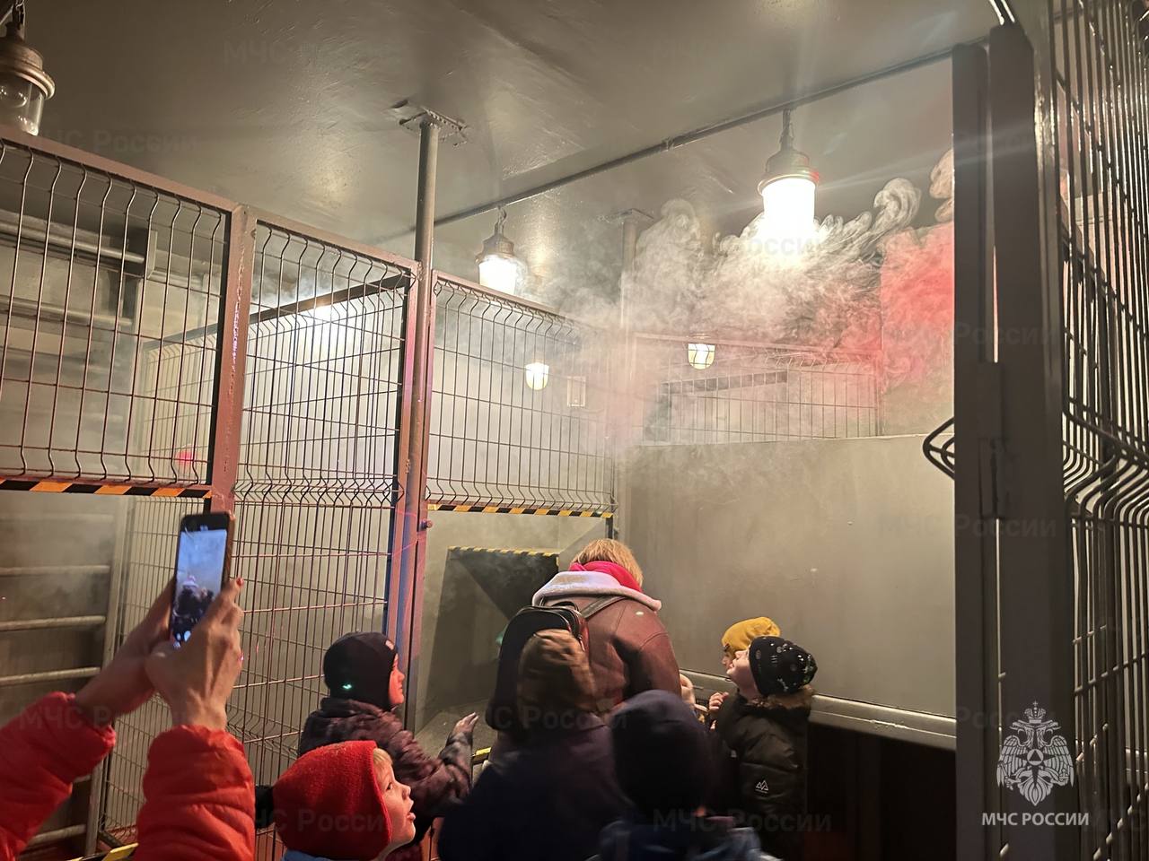 В Королёве прошла увлекательная экскурсия для детей в честь 35-летия МЧС России В Королёве прошла увлекательная экскурсия для детей в честь 35-летия МЧС России