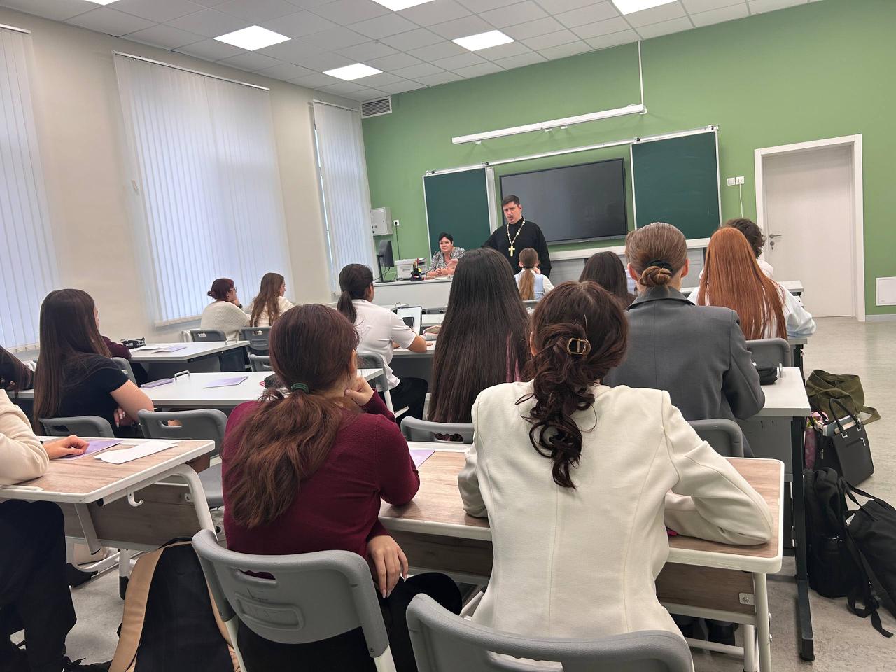 26 ноября в рамках проекта «Разговоры со священником» нашу школу посетил Иерей Валентин Липай, чтобы обсудить с учениками важную тему — «Любовь и влюбленность» 26 ноября в рамках проекта «Разговоры со священником» нашу школу посетил Иерей Валентин Липай, чтобы обсудить с учениками важную тему — «Любовь и влюбленность»