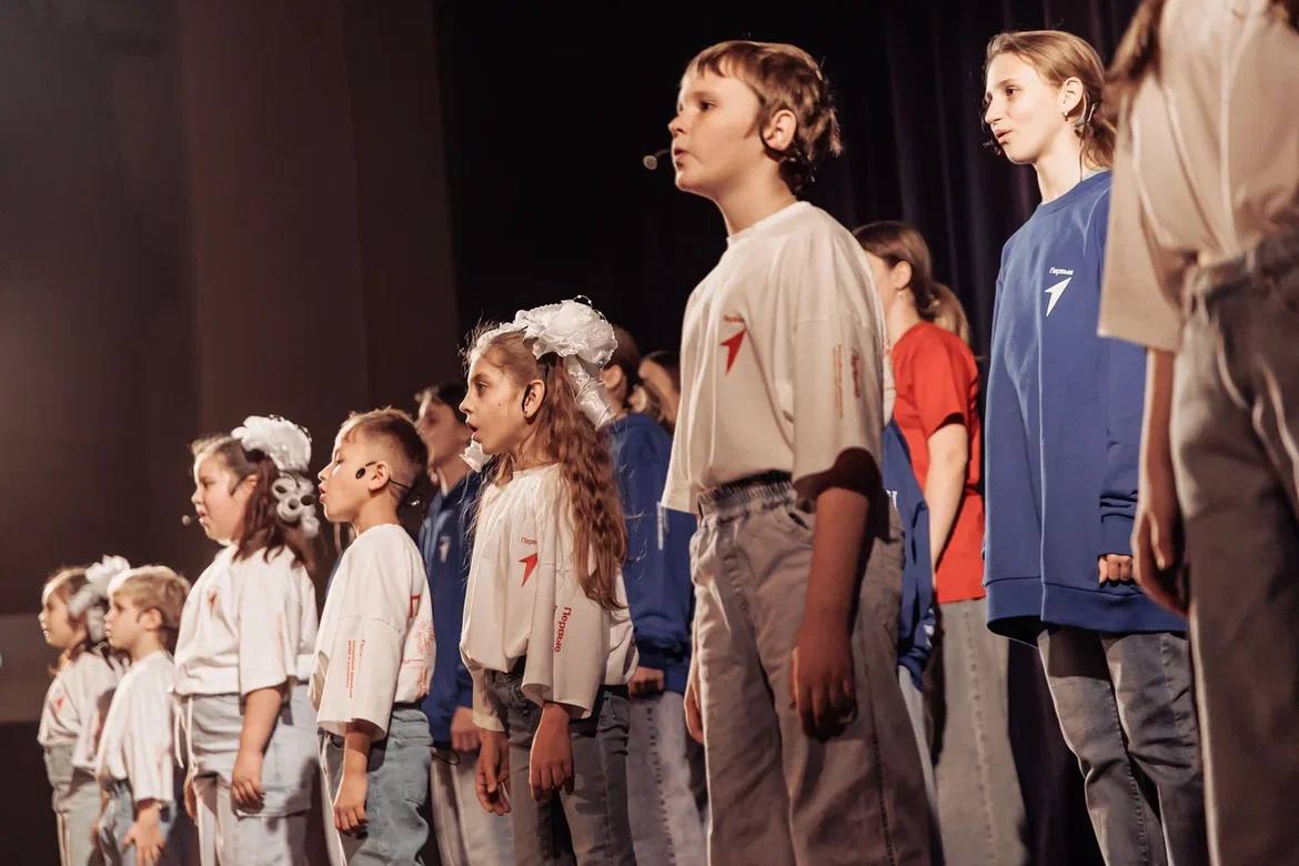 Быть первым!. В Зимнем театре состоялось важное событие — открытие первичного отделения «Движения Первых» и церемония вступления новых участников Быть первым!. В Зимнем театре состоялось важное событие — открытие первичного отделения «Движения Первых» и церемония вступления новых участников