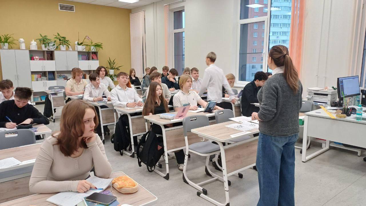 26 ноября в рамках проекта «Разговоры со священником» нашу школу посетил Иерей Валентин Липай, чтобы обсудить с учениками важную тему — «Любовь и влюбленность» 26 ноября в рамках проекта «Разговоры со священником» нашу школу посетил Иерей Валентин Липай, чтобы обсудить с учениками важную тему — «Любовь и влюбленность»