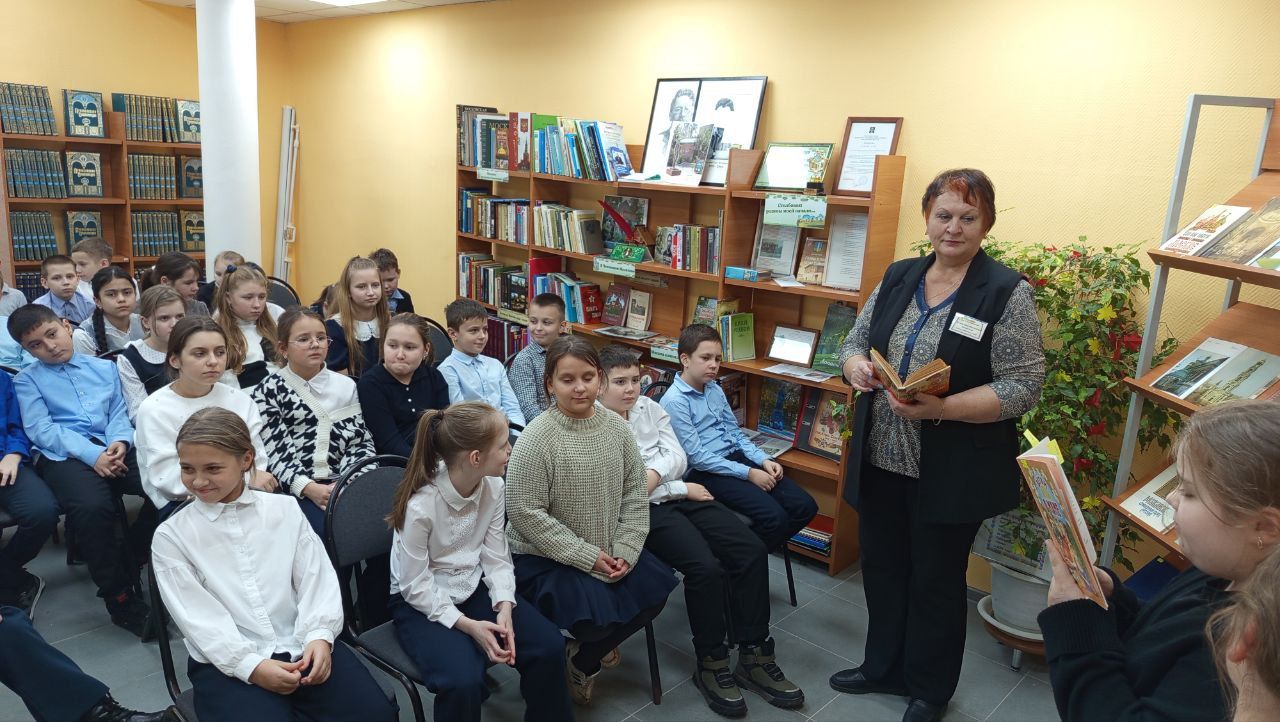 Беседа-портрет «Под маминым крылом» Беседа-портрет «Под маминым крылом»