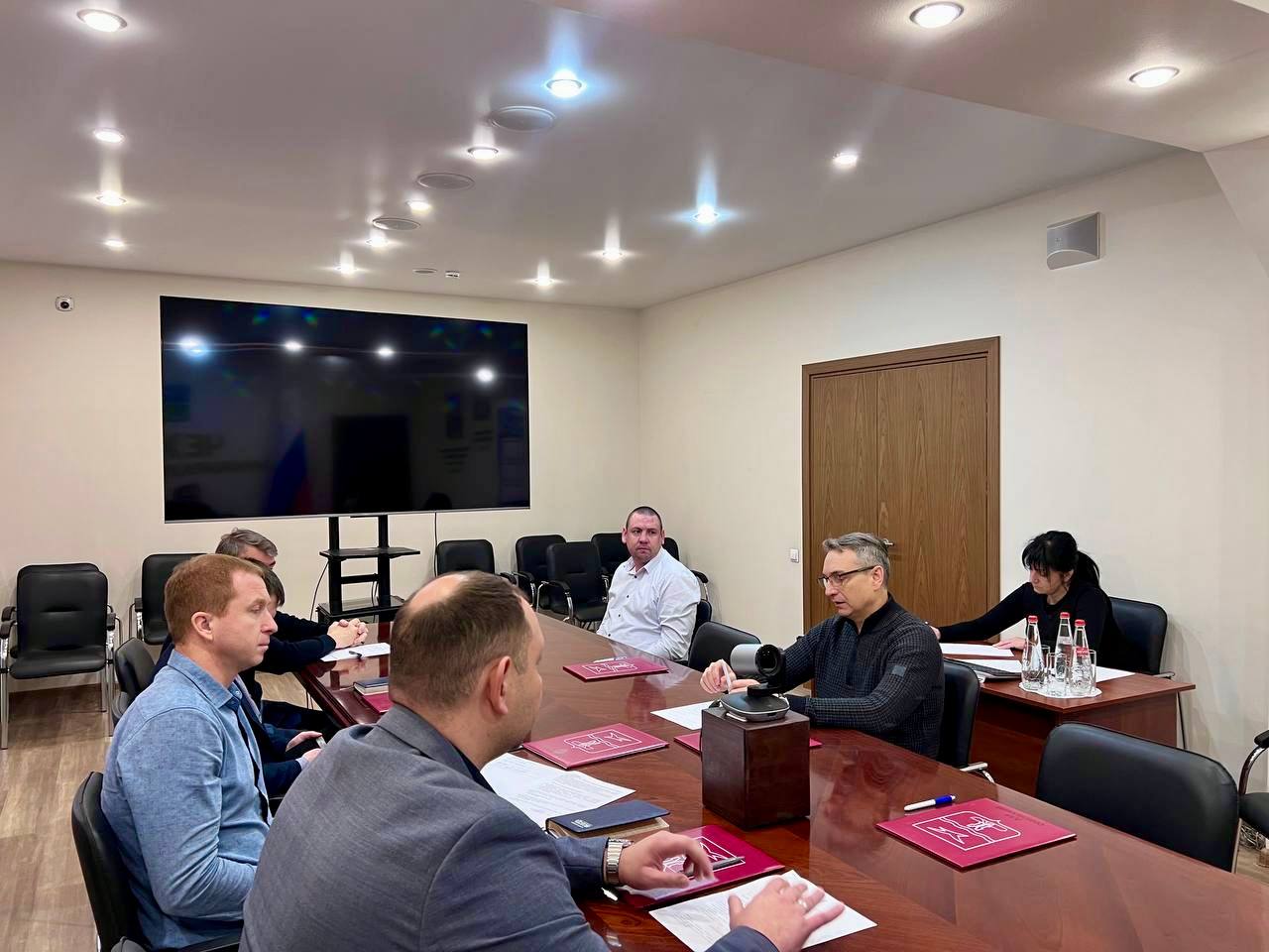 Михаил Собакин: Вместе с представителями энергокомпаний, работающих на территории муниципального округа Чехов, провели совещание по надежности электроснабжения потребителей Михаил Собакин: Вместе с представителями энергокомпаний, работающих на территории муниципального округа Чехов, провели совещание по надежности электроснабжения потребителей