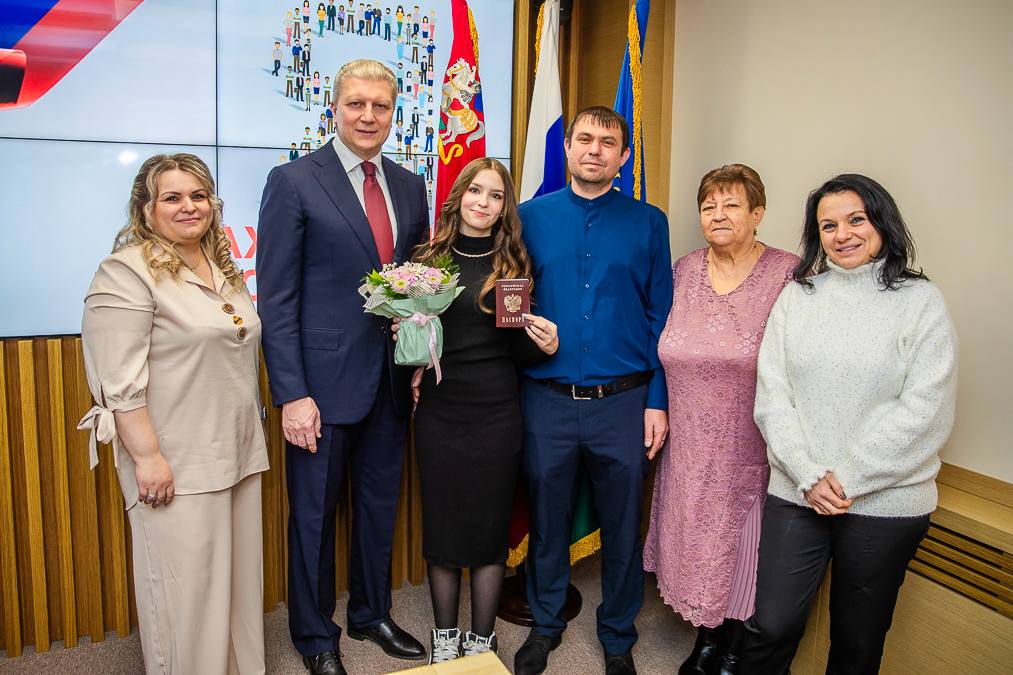 Андрей Иванов: Первые паспорта получили ещё 20 ребят Андрей Иванов: Первые паспорта получили ещё 20 ребят