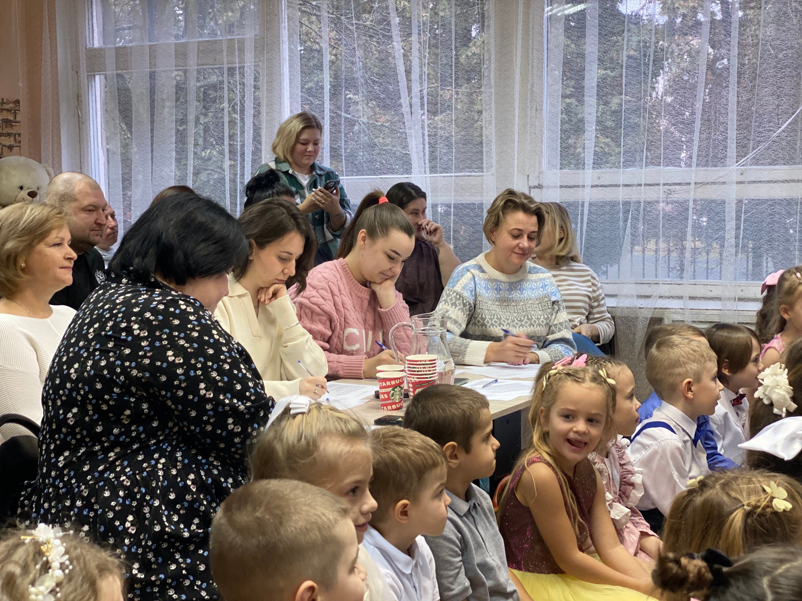 В дошкольном отделении в рамках Рождественских образовательных чтений «Просвещение и нравственность: формирование личности и вызовы времени», прошёл конкурс чтецов, посвящённый Дню матери