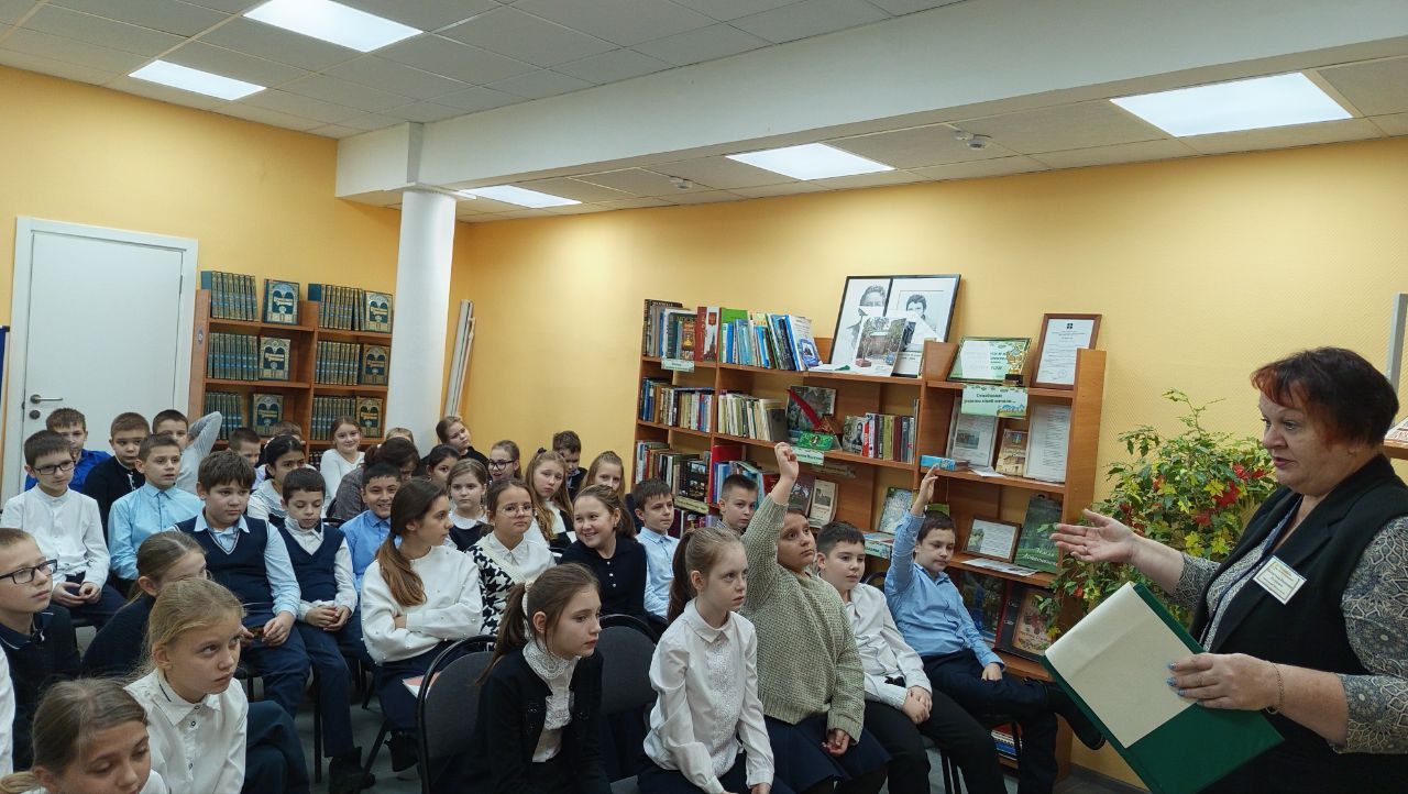 Беседа-портрет «Под маминым крылом» Беседа-портрет «Под маминым крылом»