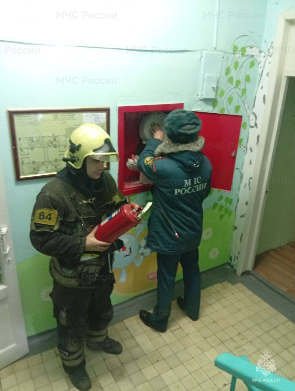 Сотрудники 79 ПСЧ провели профилактические мероприятия в детском саду Чехова Сотрудники 79 ПСЧ провели профилактические мероприятия в детском саду Чехова