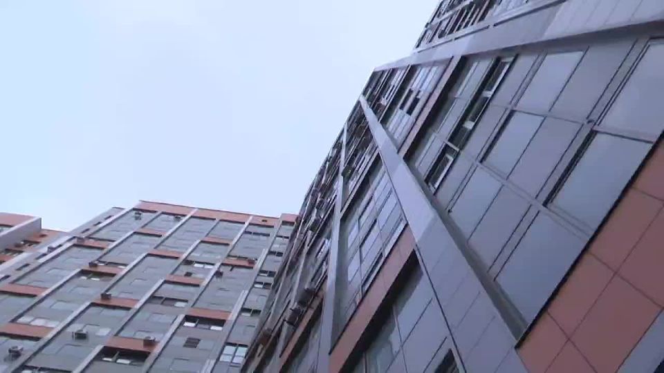 Глава Реутова поздравил многодетную семью с наступающим Днем матери