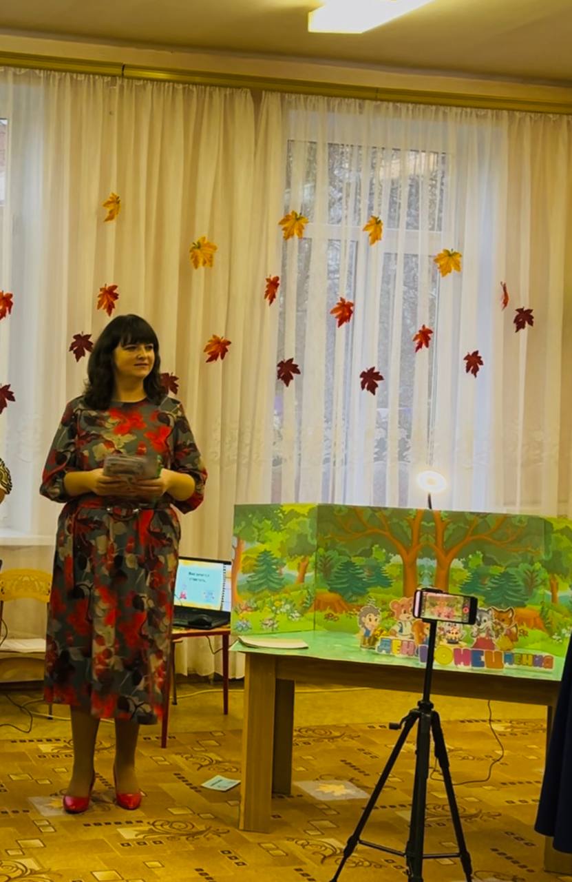 Педагог МБОУ гимназии N2 (здание 5) Пряжникова Анна Григорьевна продемонстрировала авторский мастер-класс "Создание мультипликационных фильмов на основе макетов с детьми дошкольного возраста" в муниципальном конкурсе...