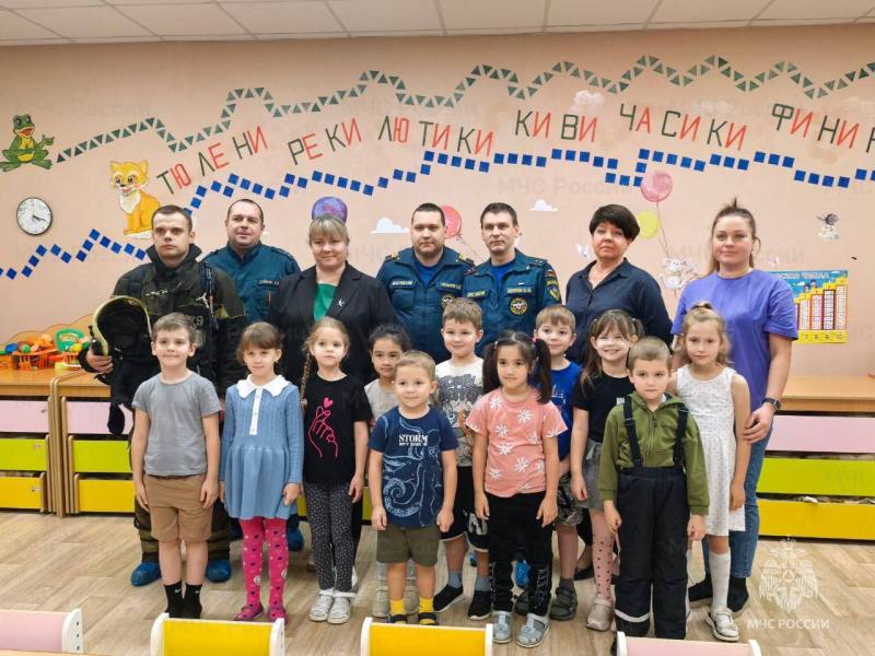 Сотрудники 79 ПСЧ провели профилактические мероприятия в детском саду Чехова