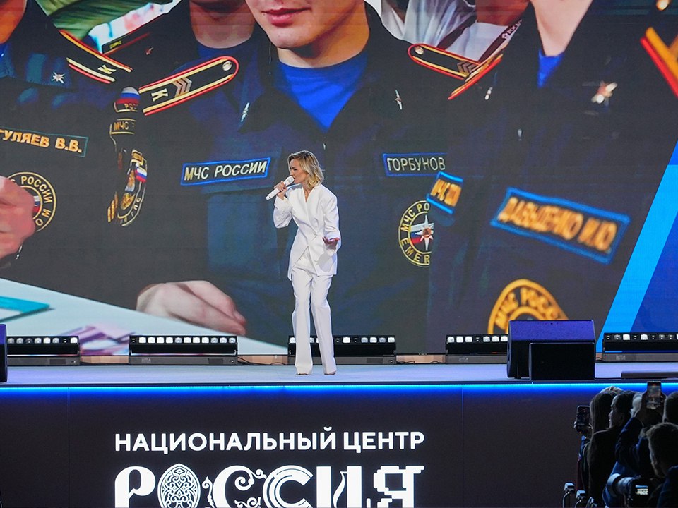 Ступинский «Вегас» всего за сутки поставил танец для выступления с Полиной Гагариной Ступинский «Вегас» всего за сутки поставил танец для выступления с Полиной Гагариной