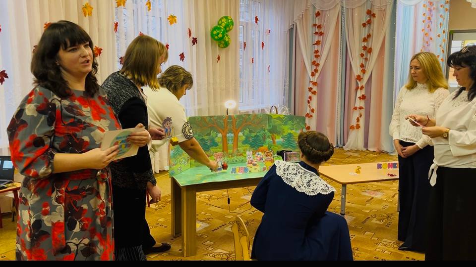 Педагог МБОУ гимназии N2 (здание 5) Пряжникова Анна Григорьевна продемонстрировала авторский мастер-класс "Создание мультипликационных фильмов на основе макетов с детьми дошкольного возраста" в муниципальном конкурсе... Педагог МБОУ гимназии N2 (здание 5) Пряжникова Анна Григорьевна продемонстрировала авторский мастер-класс "Создание мультипликационных фильмов на основе макетов с детьми дошкольного возраста" в муниципальном конкурсе...