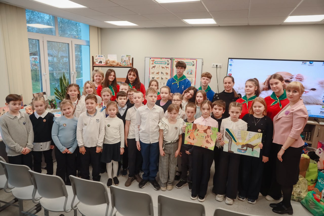 В библиотеке школы №4 прошёл урок доброты в рамках благотворительного марафона в помощь животным, организованный движением «Потеряшки»