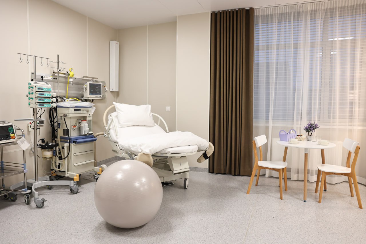 Андрей Воробьев и Марк Курцер открыли новое родильное отделение в «Лапино-4» в Одинцовском округе Андрей Воробьев и Марк Курцер открыли новое родильное отделение в «Лапино-4» в Одинцовском округе