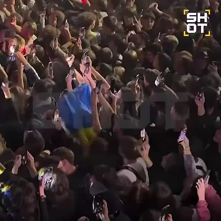 Моргенштерн* запретил флаг Украины на своих концертах