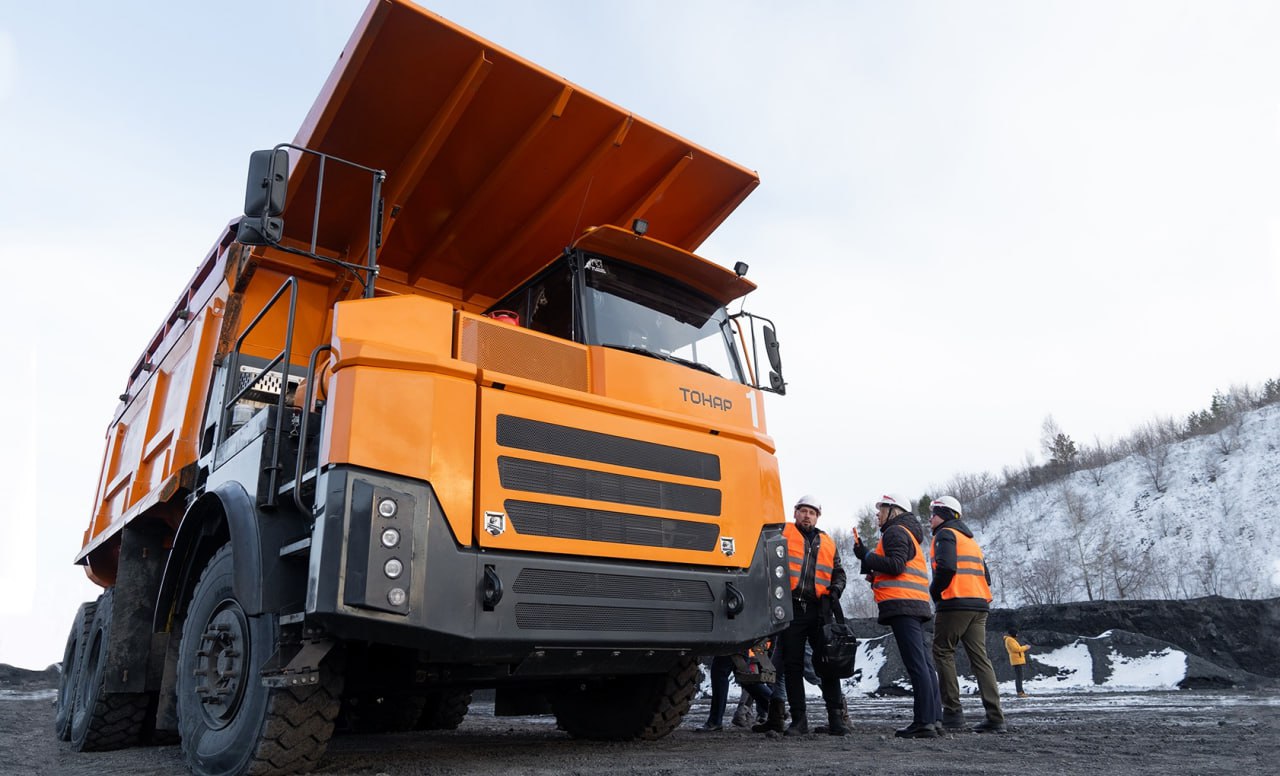 Успешные испытания. На прошлой неделе на одном из угольных разрезов Кемеровской области состоялась презентация внедорожного самосвала Тонар-7504, который ранее был передан в тестовую эксплуатацию
