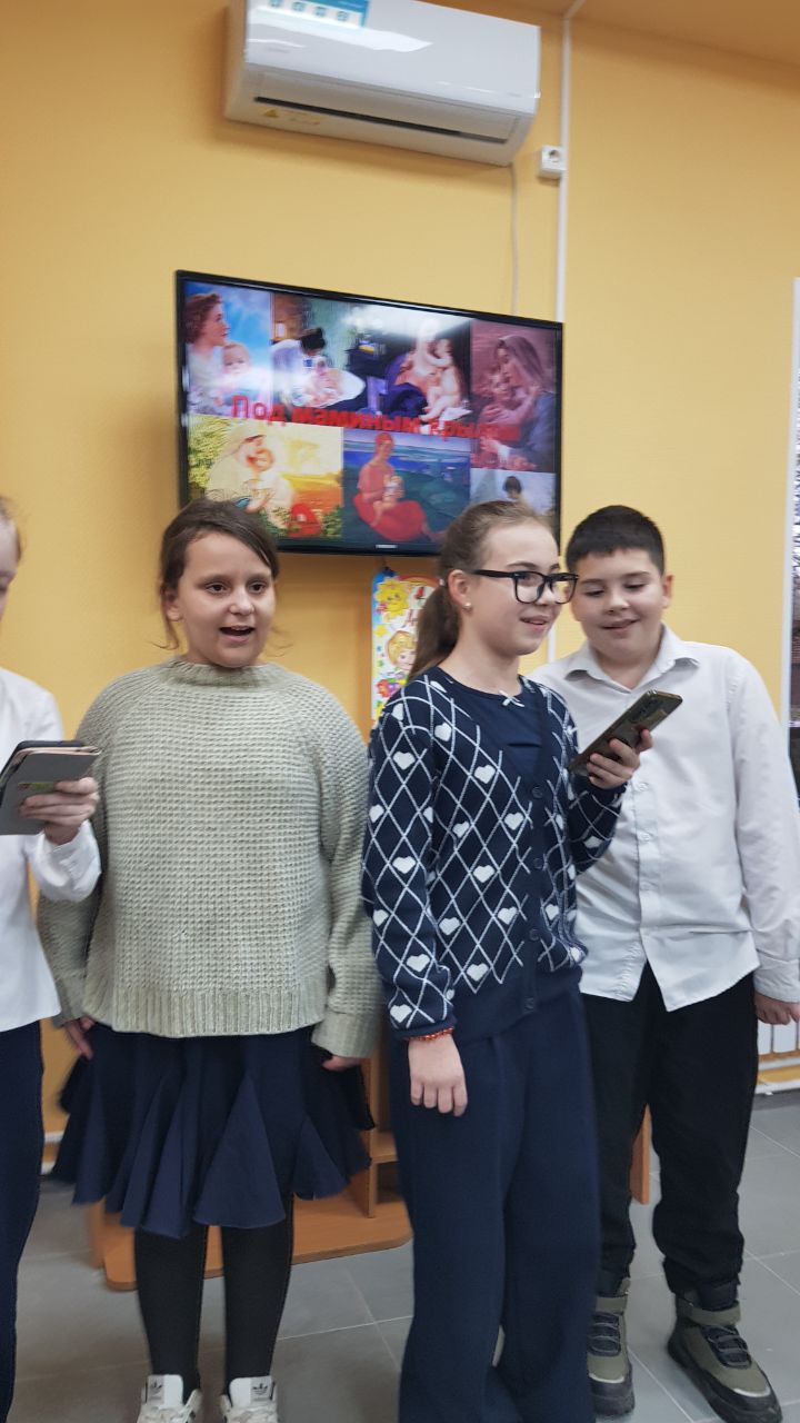 Беседа-портрет «Под маминым крылом» Беседа-портрет «Под маминым крылом»