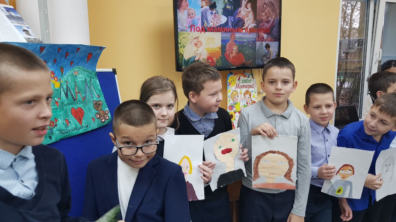 Беседа-портрет «Под маминым крылом» Беседа-портрет «Под маминым крылом»