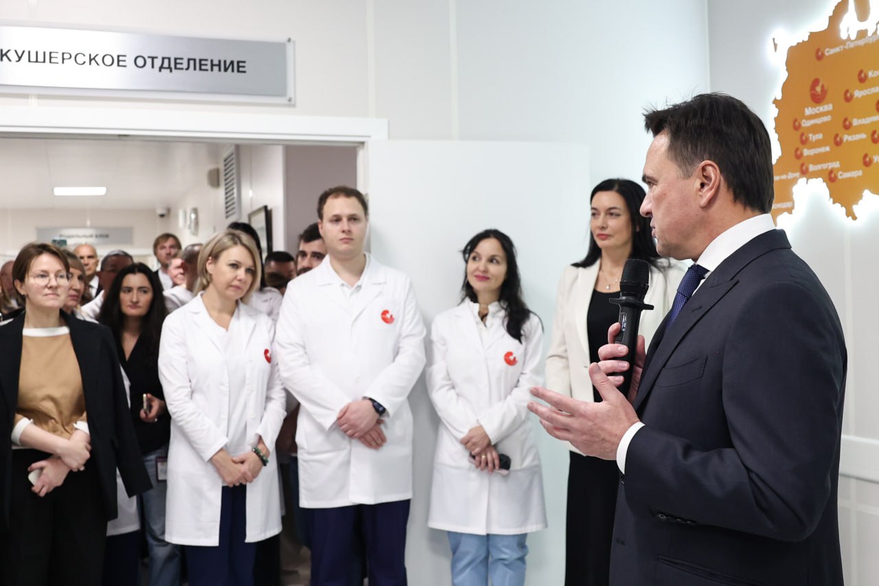 Андрей Воробьев и Марк Курцер открыли новое родильное отделение в «Лапино-4» в Одинцовском округе Андрей Воробьев и Марк Курцер открыли новое родильное отделение в «Лапино-4» в Одинцовском округе