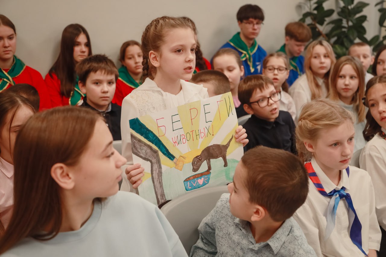 В библиотеке школы №4 прошёл урок доброты в рамках благотворительного марафона в помощь животным, организованный движением «Потеряшки» В библиотеке школы №4 прошёл урок доброты в рамках благотворительного марафона в помощь животным, организованный движением «Потеряшки»