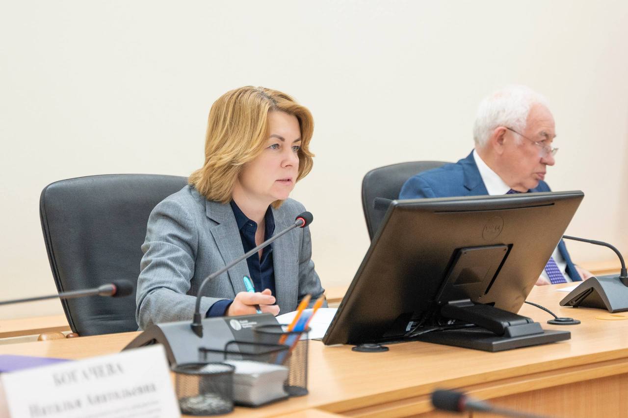 Глава округа Евгения Хрусталева провела встречу с домодедовскими общественниками Глава округа Евгения Хрусталева провела встречу с домодедовскими общественниками