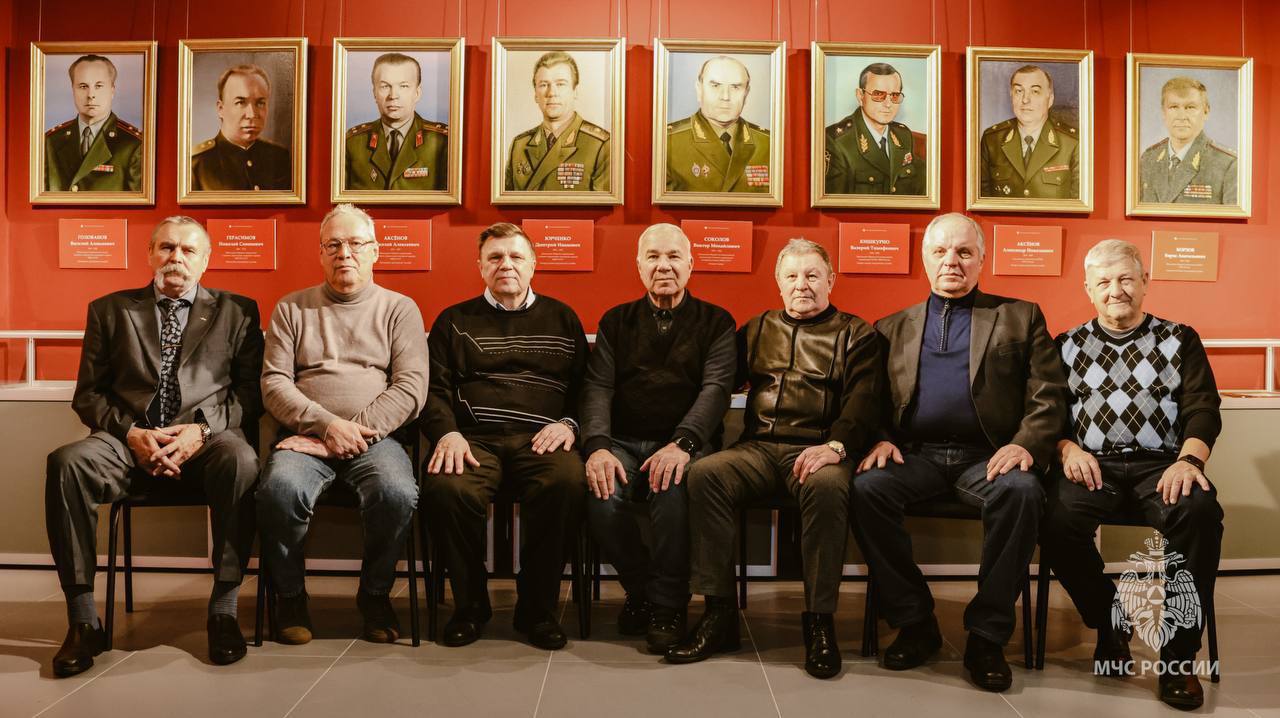 Плечом к плечу: прошлое и настоящее специальной пожарной охраны встретились в Сергиевом Посаде Плечом к плечу: прошлое и настоящее специальной пожарной охраны встретились в Сергиевом Посаде