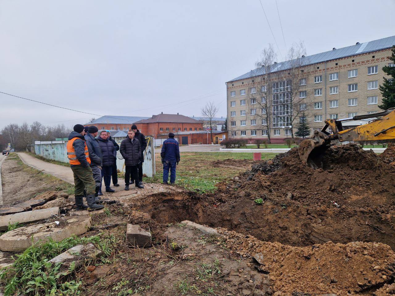 Аварийные бригады «Водоканала» устраняют обвал канализационного коллектора на ул. 40 лет Октября в Сергиевом Посаде Аварийные бригады «Водоканала» устраняют обвал канализационного коллектора на ул. 40 лет Октября в Сергиевом Посаде