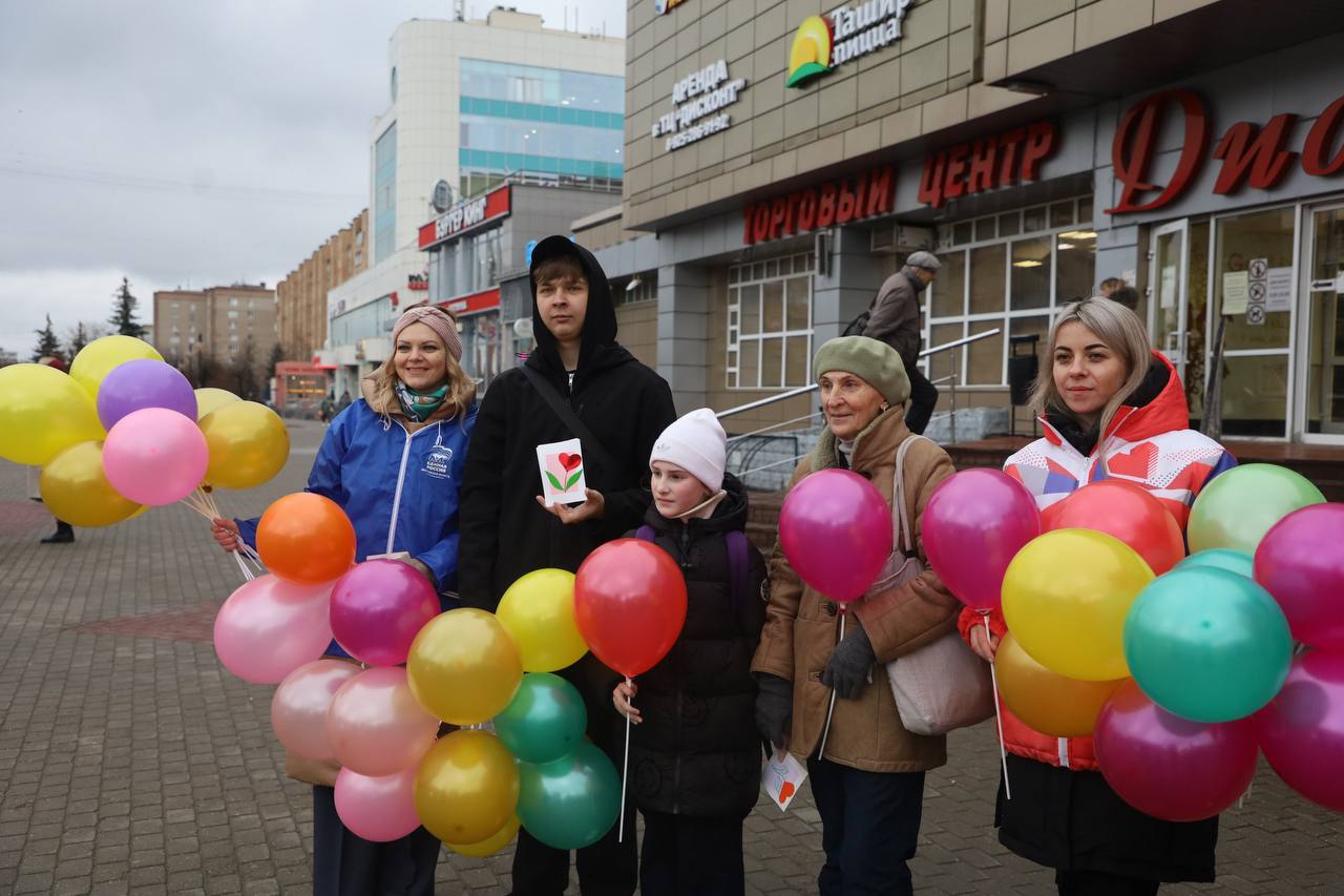 На Юбилейной площади состоялась праздничная акция, приуроченная ко Дню матери