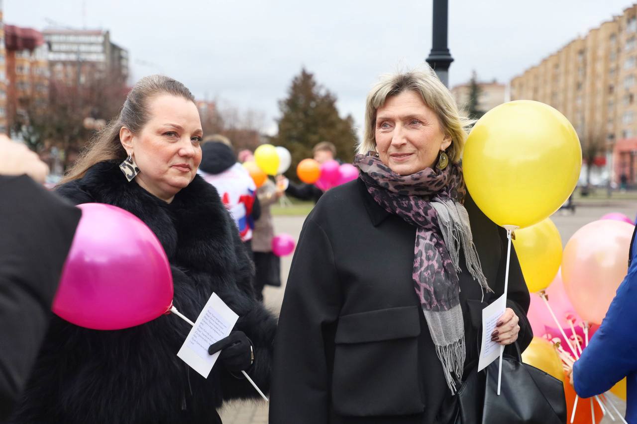 На Юбилейной площади состоялась праздничная акция, приуроченная ко Дню матери На Юбилейной площади состоялась праздничная акция, приуроченная ко Дню матери