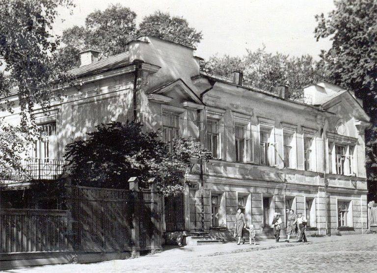 В музее я сегодня был не только за впечатлениями от искусства, но и по делу