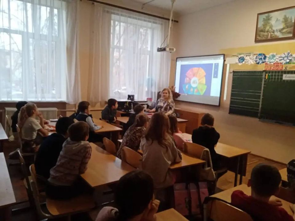 В рамках мероприятия "Наука вокруг нас" проведено занятие с учащимися 4 а и 4 б классов