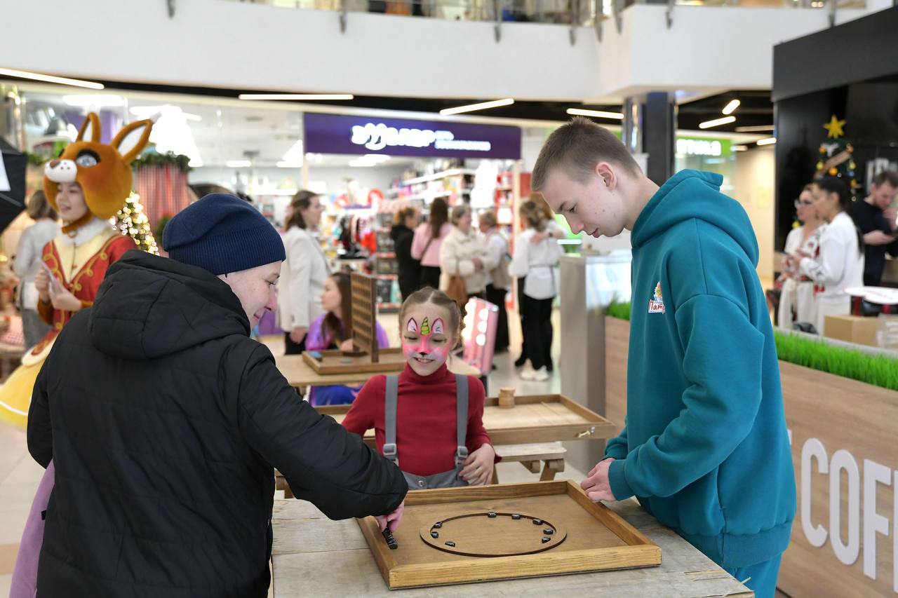 Мамам — лучший праздник!. В ТЦ «Центр» и ТЦ «Дмитровский» состоялся праздничный фестиваль «Мамин день» Мамам — лучший праздник!. В ТЦ «Центр» и ТЦ «Дмитровский» состоялся праздничный фестиваль «Мамин день»