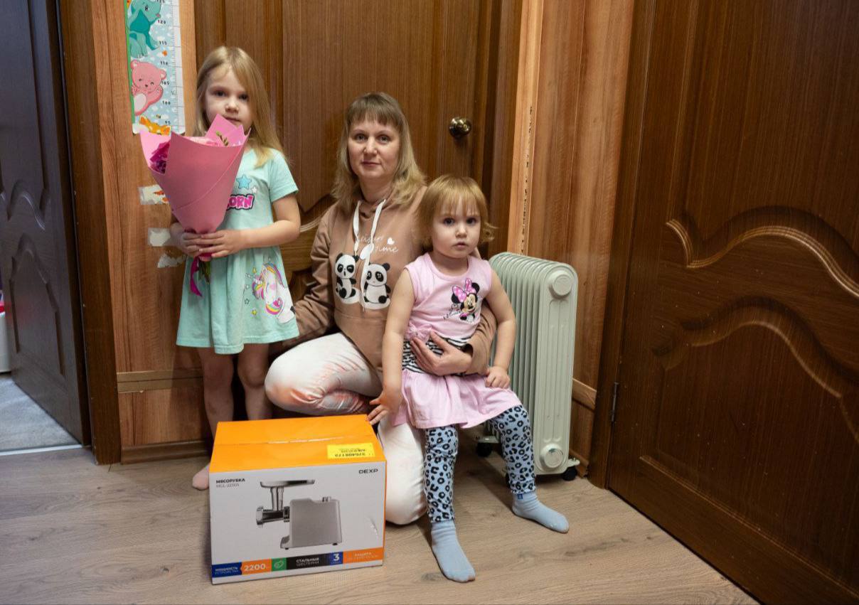 Депутат Госдумы Александр Коган поздравил многодетных матерей Серпухова с наступающим Днем матери Депутат Госдумы Александр Коган поздравил многодетных матерей Серпухова с наступающим Днем матери