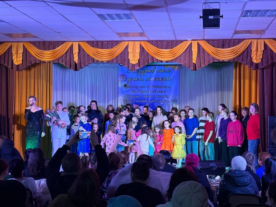 НОВОСТИ. Ещё фото с концертов, посвященных Дню матери