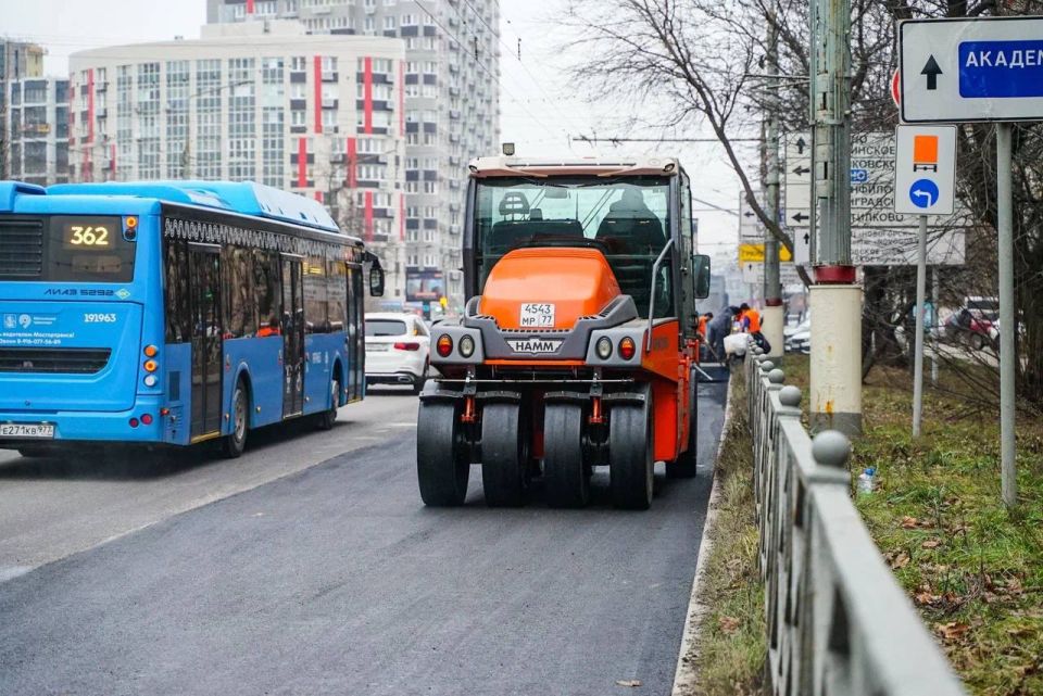 В Химках на улице Молодежной ведут работы по капитальному ремонту дороги