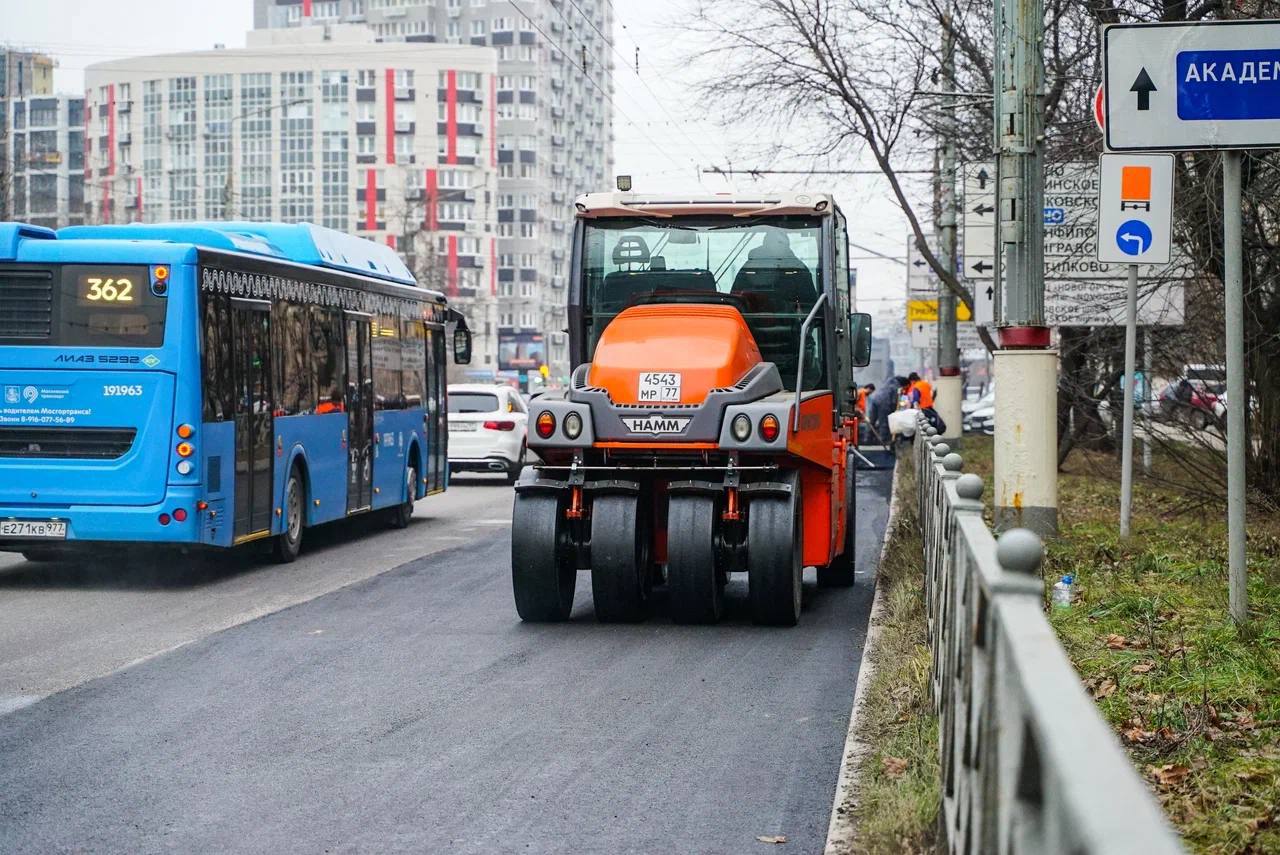 В Химках на улице Молодежной ведут работы по капитальному ремонту дороги