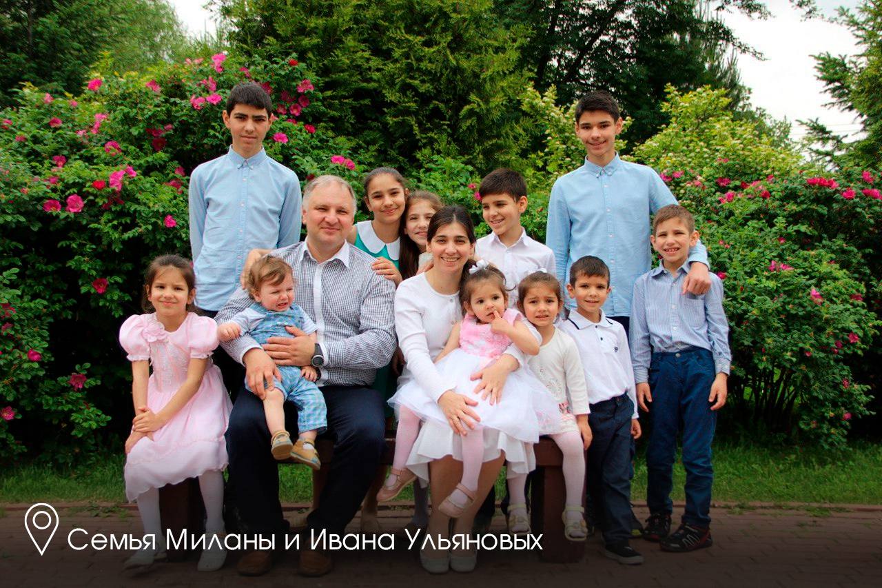 Андрей Воробьев: В честь Дня матери передал государственные и вручил областные награды многодетным семьям Андрей Воробьев: В честь Дня матери передал государственные и вручил областные награды многодетным семьям