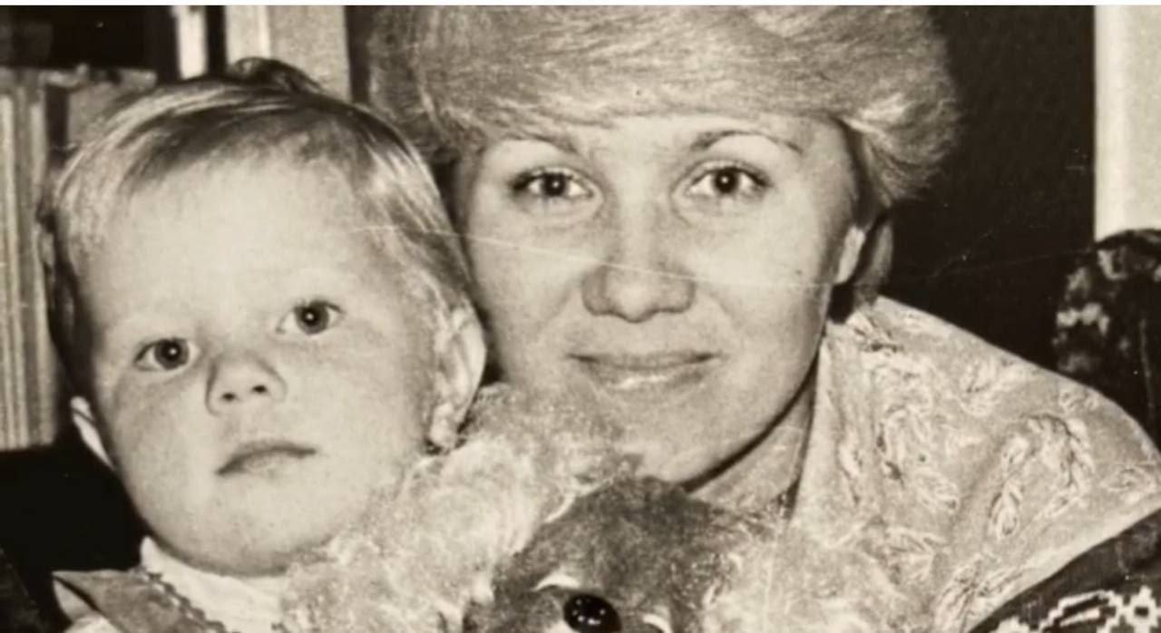 Жители Серпухова наполняют свои сердца искренними словами любви и признательности тем, кто дал им жизнь, воспитал и всегда поддерживал – своим мамам Жители Серпухова наполняют свои сердца искренними словами любви и признательности тем, кто дал им жизнь, воспитал и всегда поддерживал – своим мамам