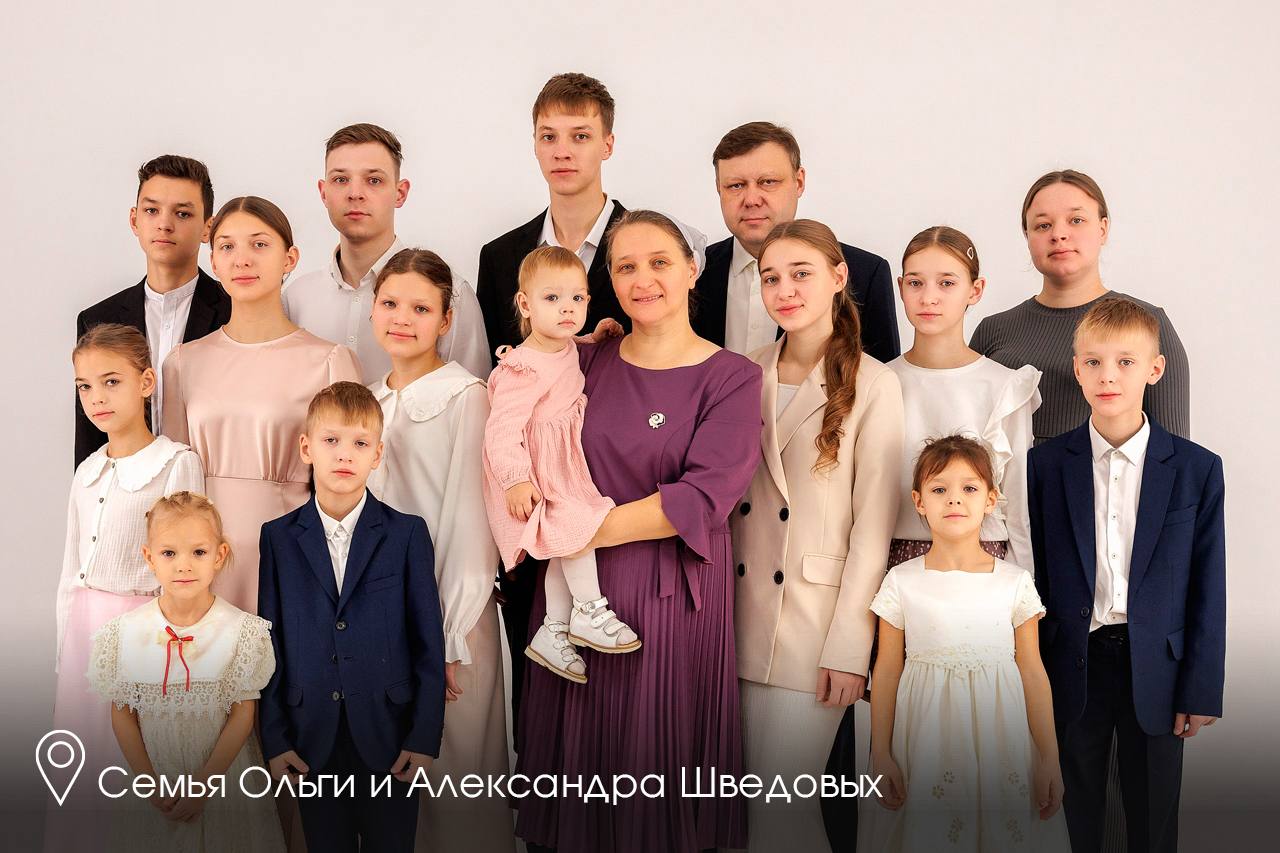 Андрей Воробьев: В честь Дня матери передал государственные и вручил областные награды многодетным семьям Андрей Воробьев: В честь Дня матери передал государственные и вручил областные награды многодетным семьям