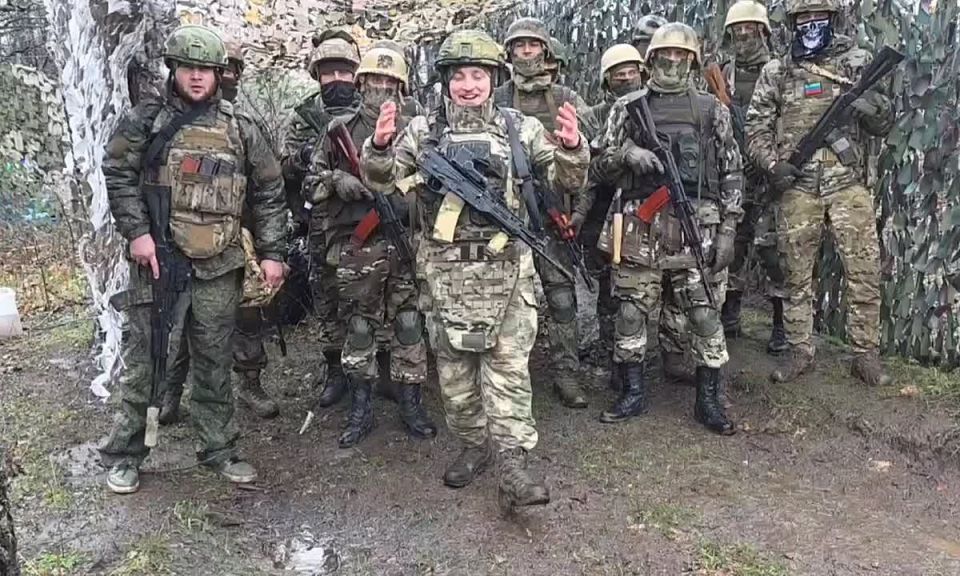 Серпухович Сергей Ситников и бойцы бригады «Волки» поздравили россиянок с Днем матери и пожелали им чистого неба над головой