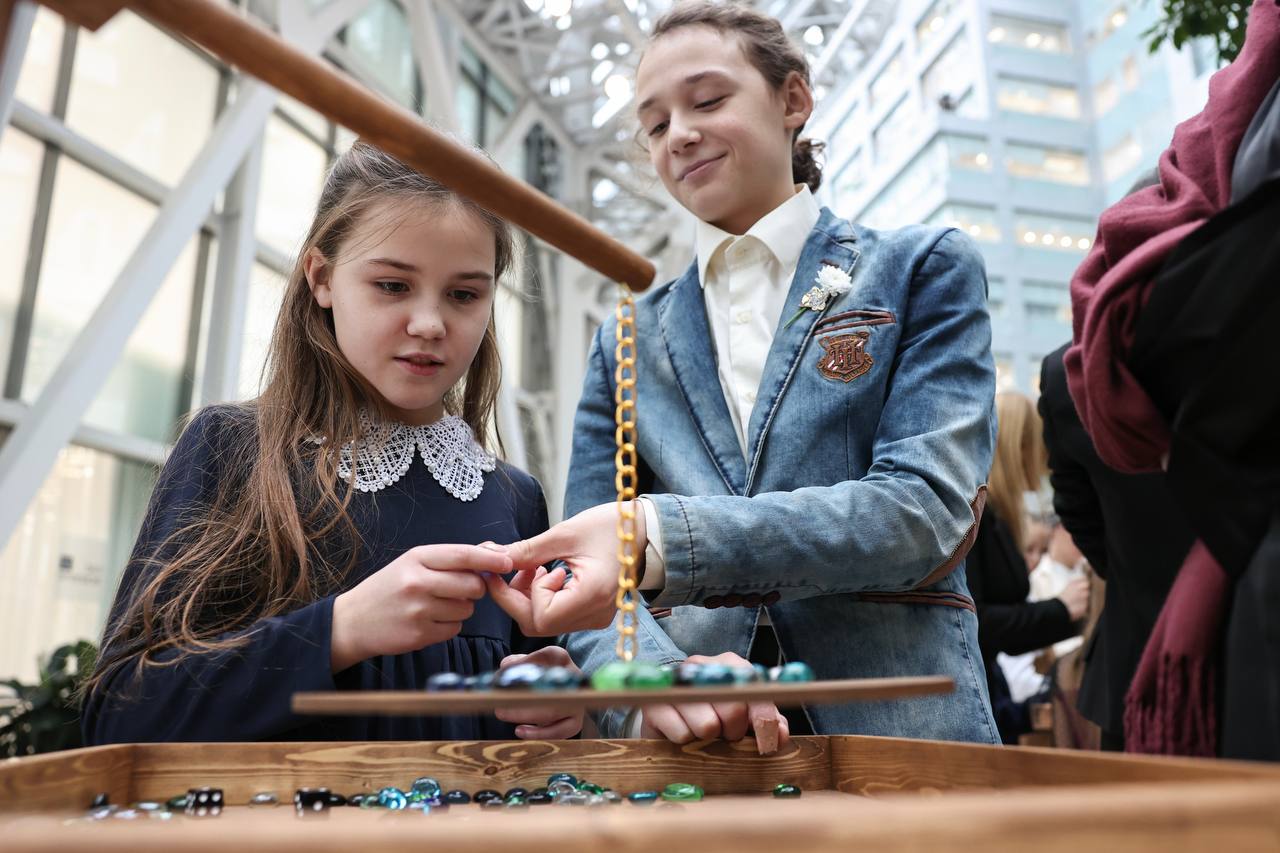 Андрей Воробьев: В честь Дня матери передал государственные и вручил областные награды многодетным семьям Андрей Воробьев: В честь Дня матери передал государственные и вручил областные награды многодетным семьям