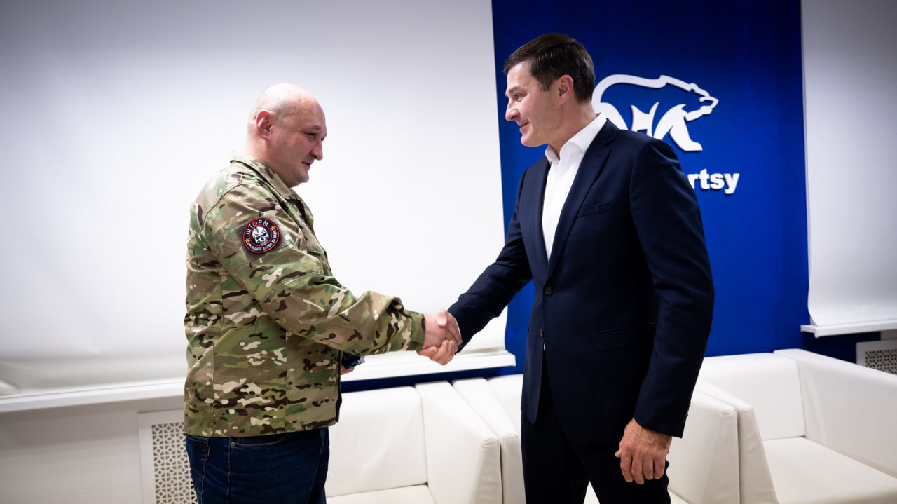 Владимир Волков: В День рождения партии по традиции вручили партбилеты новым членам «Единой России» Владимир Волков: В День рождения партии по традиции вручили партбилеты новым членам «Единой России»