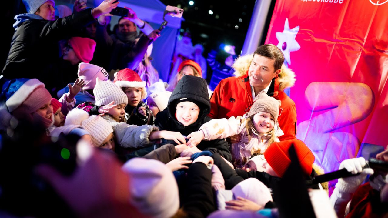 Владимир Волков: Зажжение иллюминации на ёлках округа, первый матч по игре «БаскетЛёд» и только отличное настроение - дали старт новому сезону губернаторского проекта «Зима в Подмосковье» Владимир Волков: Зажжение иллюминации на ёлках округа, первый матч по игре «БаскетЛёд» и только отличное настроение - дали старт новому сезону губернаторского проекта «Зима в Подмосковье»