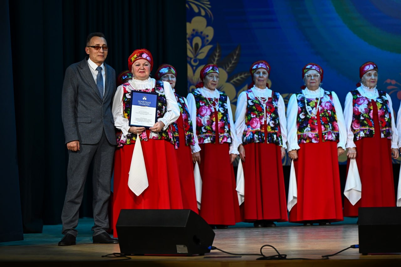 В Доме культуры «Космос» г. Пересвет отметили 60-летний юбилей хора «Русская песня», одного из старейших творческих коллективов города В Доме культуры «Космос» г. Пересвет отметили 60-летний юбилей хора «Русская песня», одного из старейших творческих коллективов города