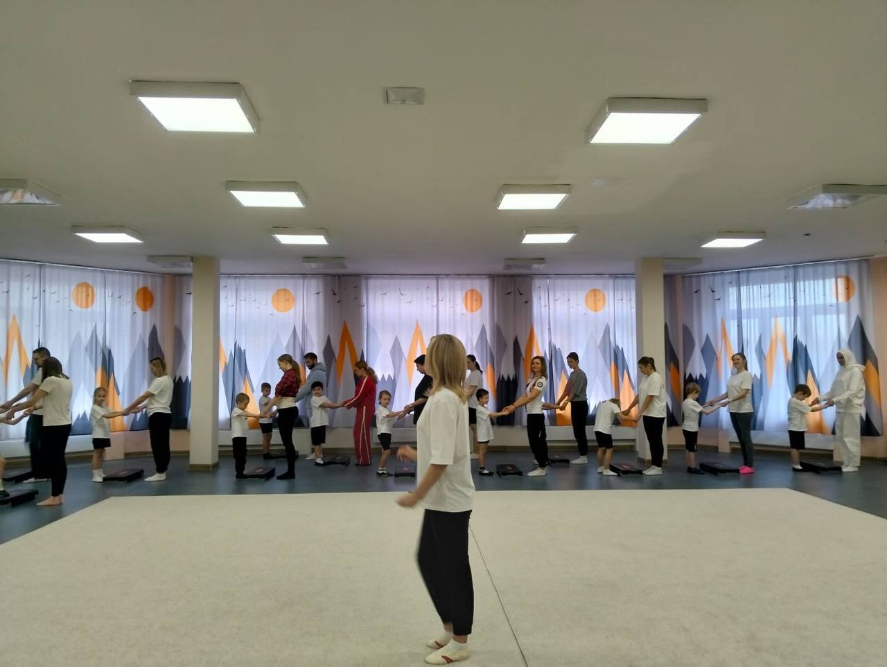 Спортивно развлекательная программа «Физкультура — ВМЕСТЕ» состоялась в Дзержинском в преддверии Дня матери Спортивно развлекательная программа «Физкультура — ВМЕСТЕ» состоялась в Дзержинском в преддверии Дня матери