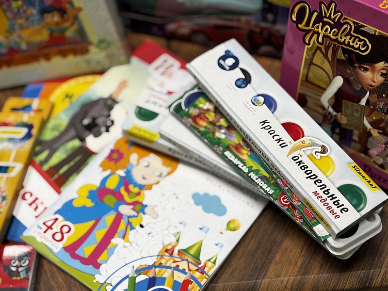 Депутат Московской областной Думы Екатерина Лобышева вместе с депутатами, молодогвардейцами и главным врачом ГБУЗ МО «Воскресенская больница» Максимом Кузнецовым пополнила Коробку храбрости различными канцтоварами и игрушками Депутат Московской областной Думы Екатерина Лобышева вместе с депутатами, молодогвардейцами и главным врачом ГБУЗ МО «Воскресенская больница» Максимом Кузнецовым пополнила Коробку храбрости различными канцтоварами и игрушками