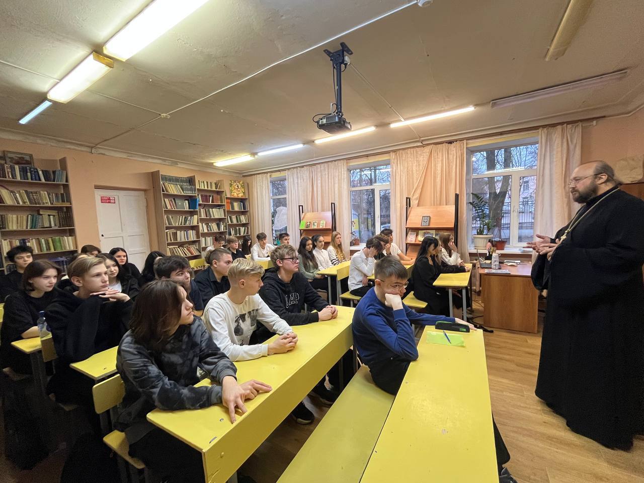 Разговор со священником в МБОУ лицее №4