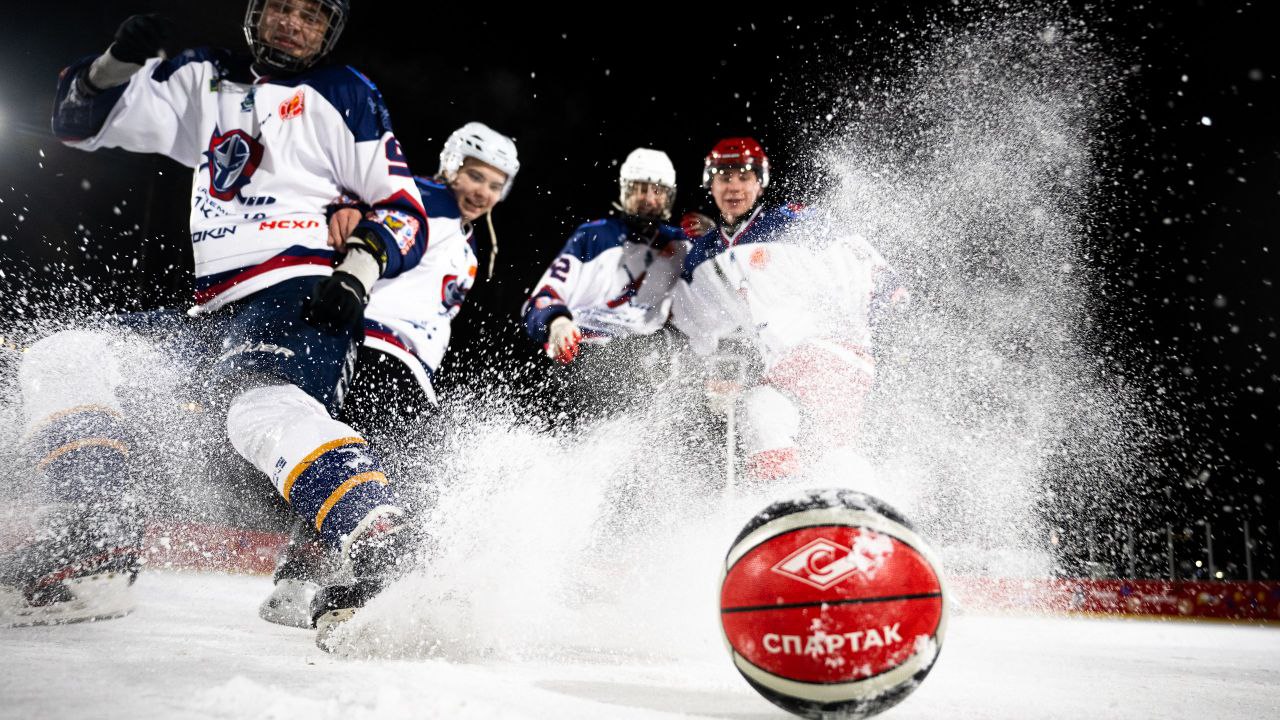 Владимир Волков: Зажжение иллюминации на ёлках округа, первый матч по игре «БаскетЛёд» и только отличное настроение - дали старт новому сезону губернаторского проекта «Зима в Подмосковье» Владимир Волков: Зажжение иллюминации на ёлках округа, первый матч по игре «БаскетЛёд» и только отличное настроение - дали старт новому сезону губернаторского проекта «Зима в Подмосковье»