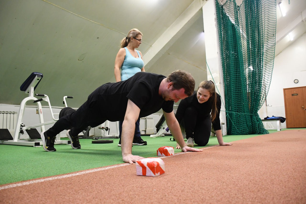 В Жуковском на базе спортивной школы "Метеор" состоялась сдача нормативов Всероссийского физкультурно-спортивного комплекса «Готов к труду и обороне» среди работников муниципальных учреждений В Жуковском на базе спортивной школы "Метеор" состоялась сдача нормативов Всероссийского физкультурно-спортивного комплекса «Готов к труду и обороне» среди работников муниципальных учреждений