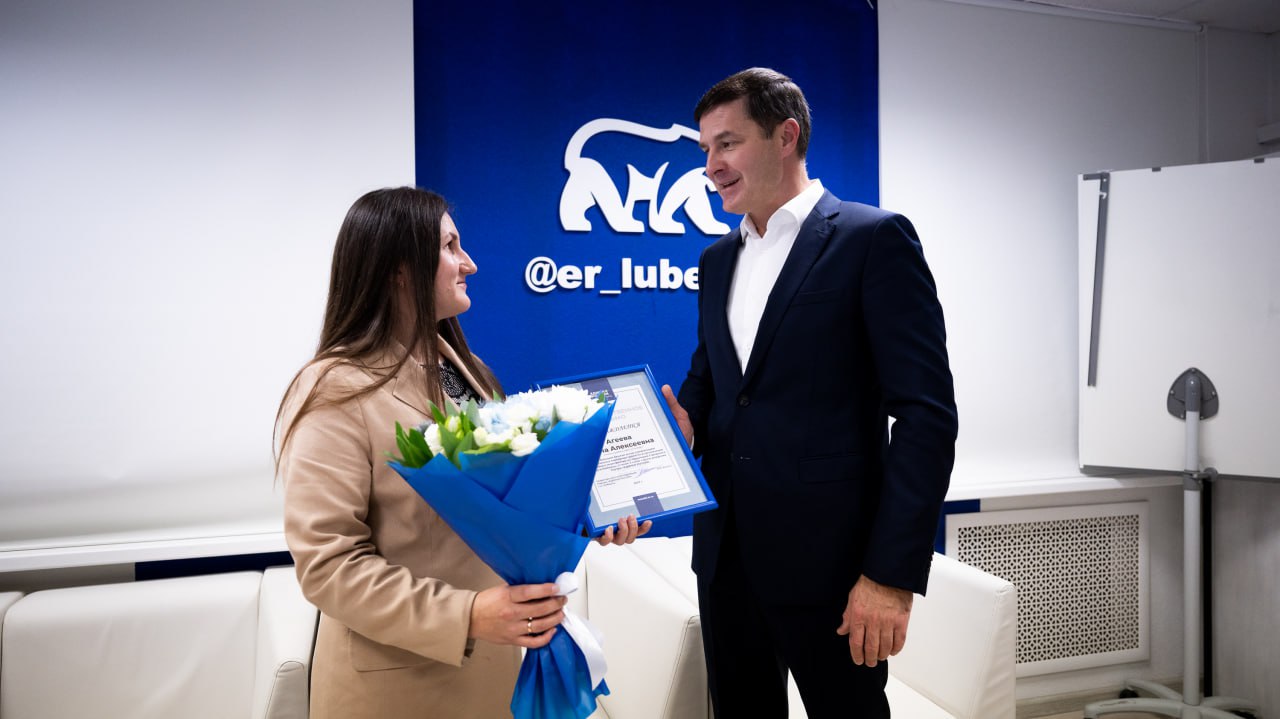 Владимир Волков: В День рождения партии по традиции вручили партбилеты новым членам «Единой России» Владимир Волков: В День рождения партии по традиции вручили партбилеты новым членам «Единой России»