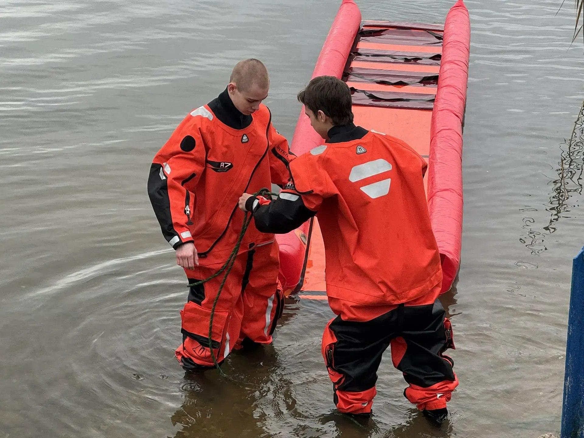 Студенты колледжа «Подмосковье» отработали спасение на воде на озере Сенеж вместе с профессионалами Мособлпожспаса Студенты колледжа «Подмосковье» отработали спасение на воде на озере Сенеж вместе с профессионалами Мособлпожспаса